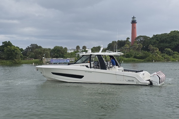 2021 Boston Whaler 42