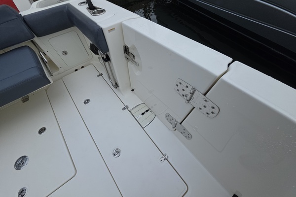 2021 Boston Whaler 42