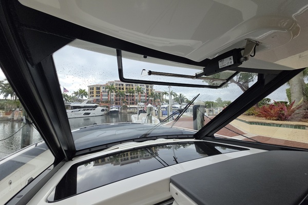 2021 Boston Whaler 420 Outrage BFT-Profile