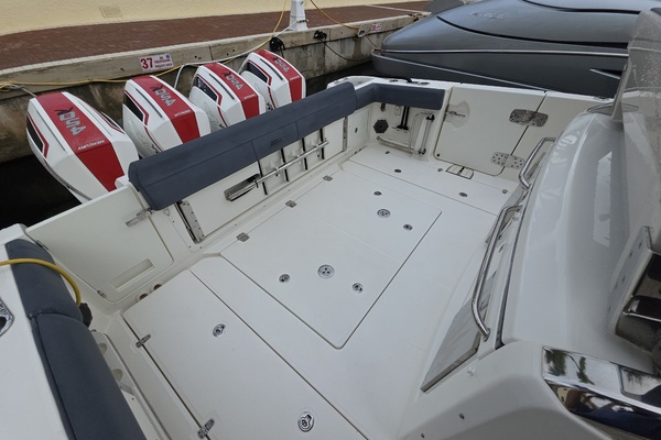 2021 Boston Whaler 420 Outrage BFT-Profile