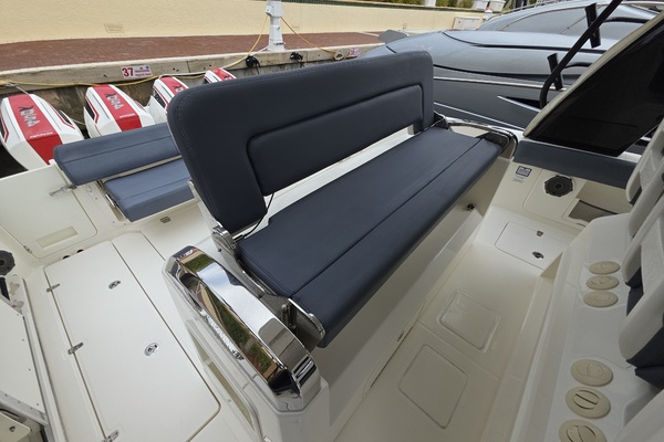 2021 Boston Whaler 420 Outrage BFT-Profile