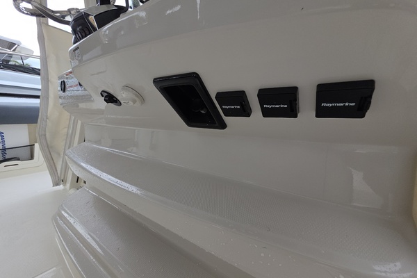 2021 Boston Whaler 420 Outrage BFT-Profile