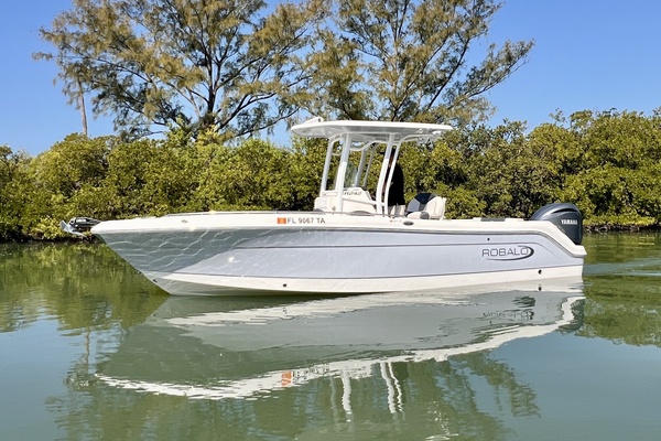 24ft Robalo Yacht For Sale