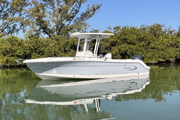 24-ft-Robalo-2021-R242 Explorer- LArgo Florida United States  yacht for sale
