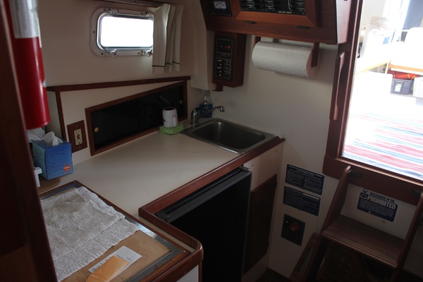 LAST COMMAND 28ft Cape Dory Yacht For Sale