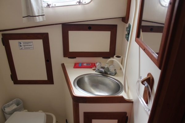 Cape Dory 28 FISHERMAN HARDTOP Yacht For Sale