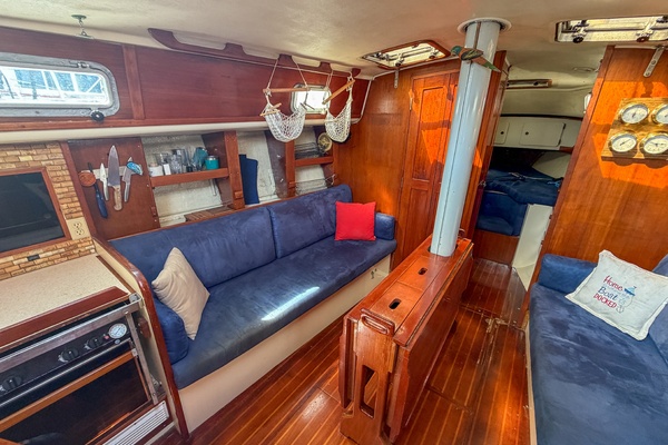 Good Stories 38ft Pearson Yacht For Sale