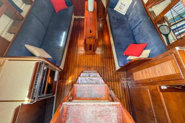 Good Stories 38ft Pearson Yacht For Sale