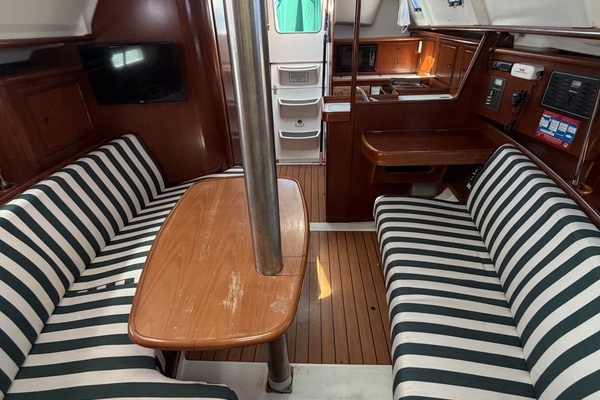 Bouboulina 33ft Beneteau Yacht For Sale