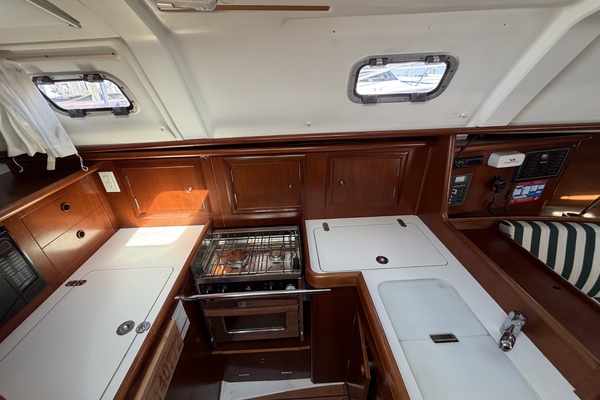 Bouboulina 33ft Beneteau Yacht For Sale