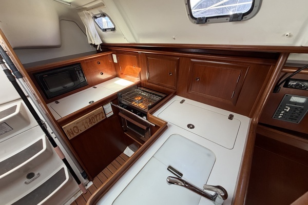 Photo of the 2003 Beneteau 331 "Bouboulina"