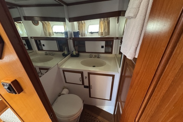 Lien Hwa 47 Yacht For Sale