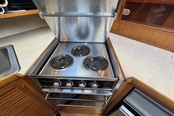 Lien Hwa 47 Yacht For Sale