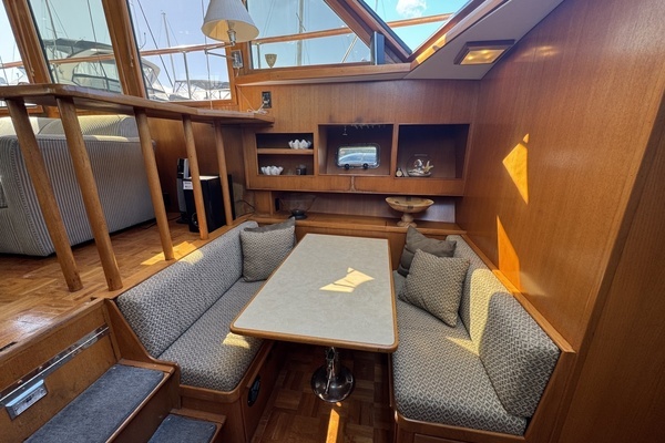 Lien Hwa 47 Yacht For Sale