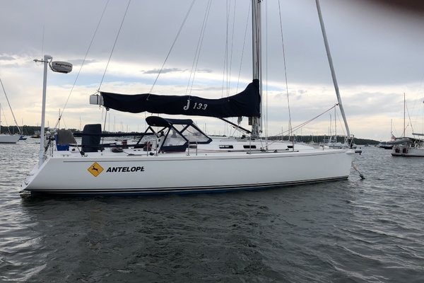 2004 J Boats 43 J/133