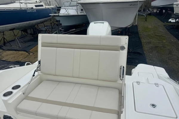 2023 Boston Whaler 28