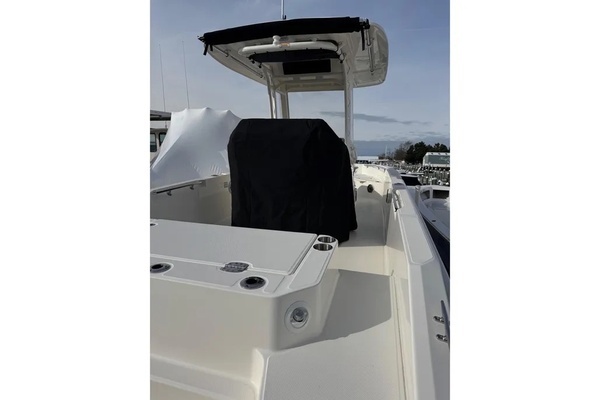 2023 Boston Whaler 28