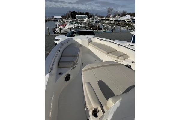 2023 Boston Whaler 28