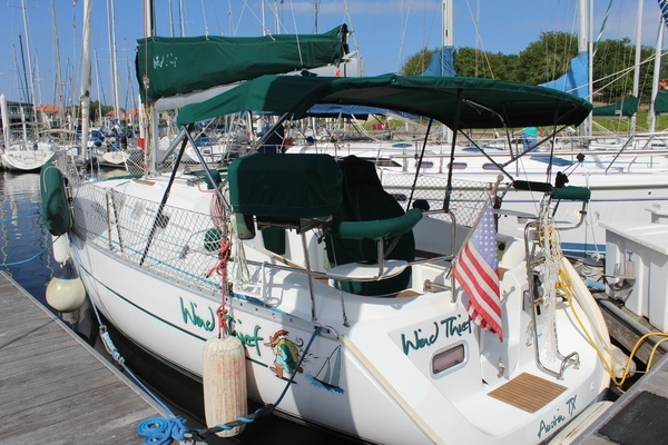 Photo of the 2007 Beneteau 323 "Wind Thief"