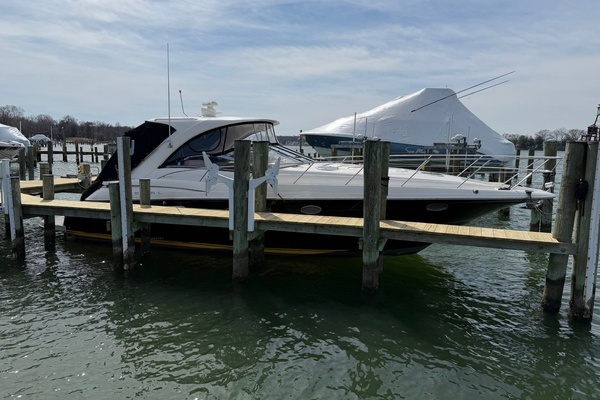 Photo of the 2005 Regal Commodore 4260