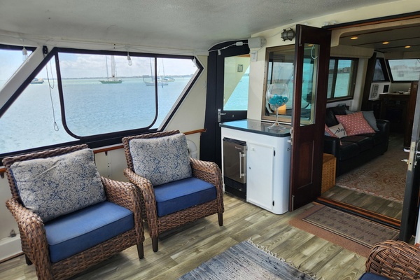 PUDDY TAT III 53ft Hatteras Yacht For Sale