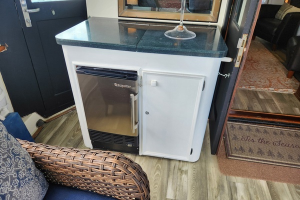 PUDDY TAT III 53ft Hatteras Yacht For Sale