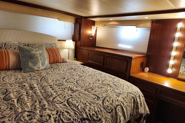 PUDDY TAT III 53ft Hatteras Yacht For Sale