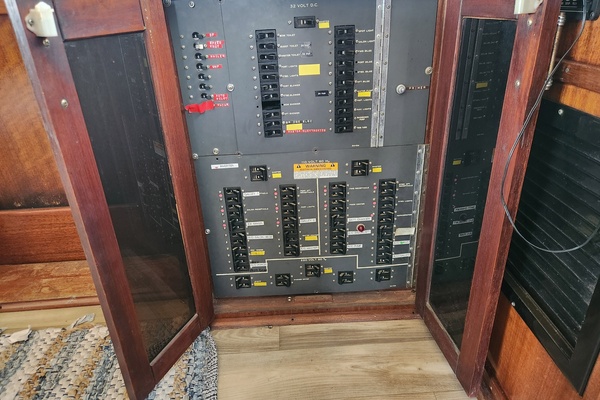 PUDDY TAT III 53ft Hatteras Yacht For Sale