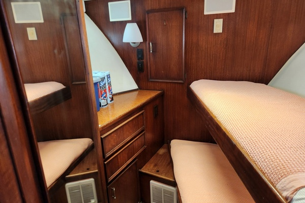 PUDDY TAT III 53ft Hatteras Yacht For Sale