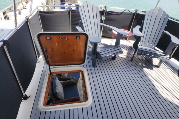 PUDDY TAT III 53ft Hatteras Yacht For Sale