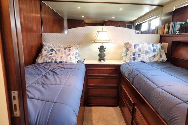 PUDDY TAT III 53ft Hatteras Yacht For Sale