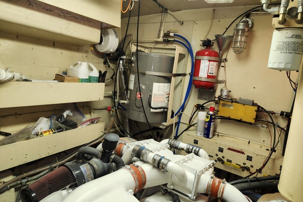 PUDDY TAT III 53ft Hatteras Yacht For Sale