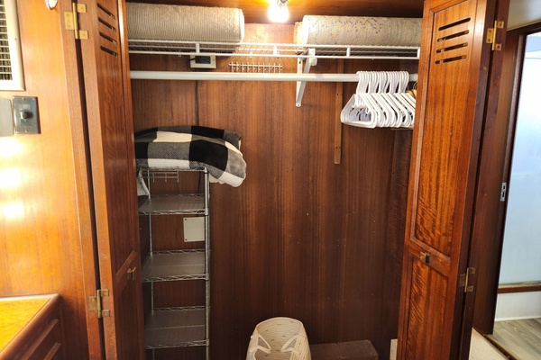 PUDDY TAT III 53ft Hatteras Yacht For Sale