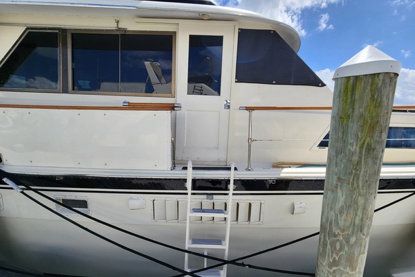 PUDDY TAT III 53ft Hatteras Yacht For Sale