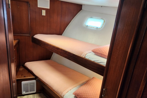 PUDDY TAT III 53ft Hatteras Yacht For Sale