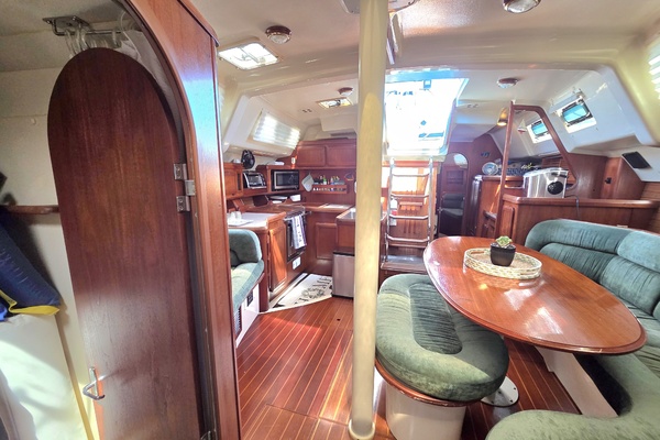 Divan San 42ft Hunter Yacht For Sale