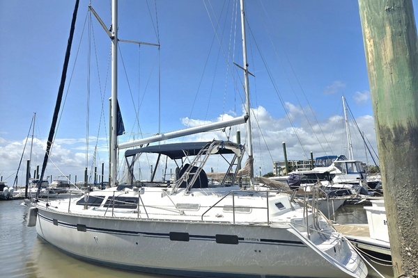 Photo of the 1991 Hunter Passage 42 "Divan San"