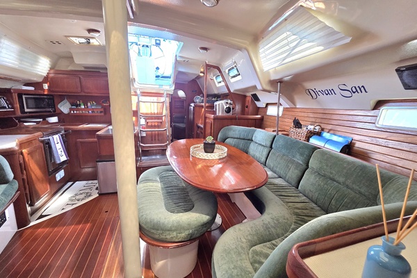 Divan San 42ft Hunter Yacht For Sale