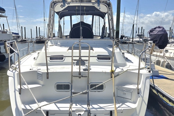 Photo of the 1991 Hunter Passage 42 "Divan San"