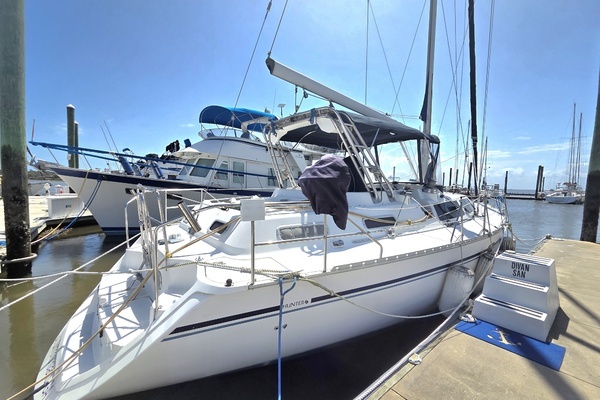 Photo of the 1991 Hunter Passage 42 "Divan San"