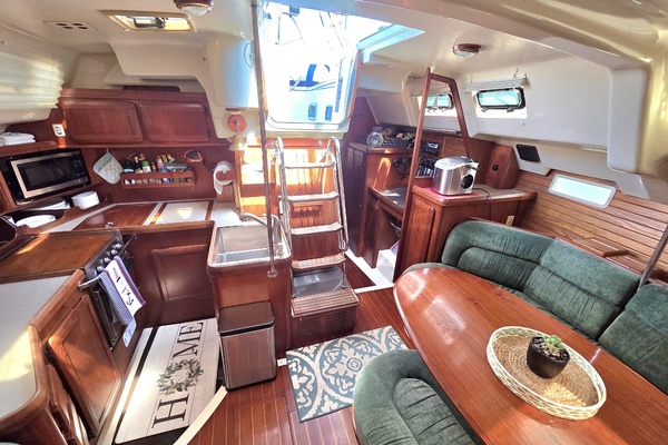 Divan San 42ft Hunter Yacht For Sale