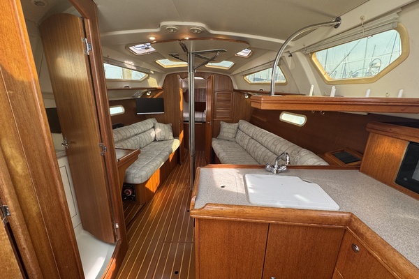 2002 Hunter 326  ldquo The Master Plan rdquo  32ft Hunter Yacht For Sale