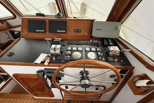 Photo of the 1996 Legacy Yachts 