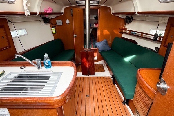 Photo of the 2007 Beneteau 323 "KIKI"