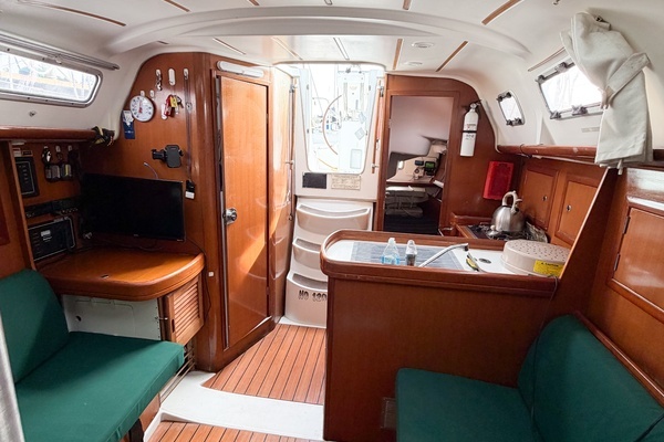 Photo of the 2007 Beneteau 323 "KIKI"