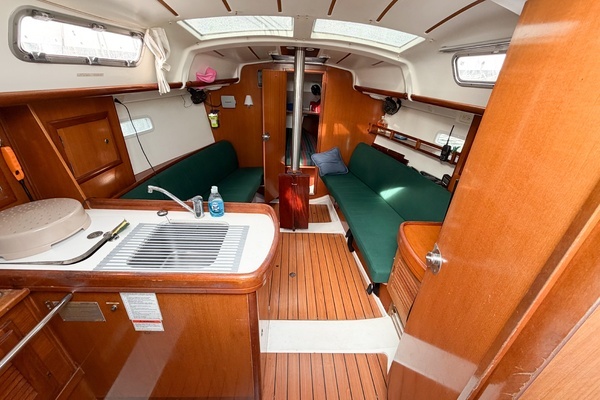 Photo of the 2007 Beneteau 323 "KIKI"