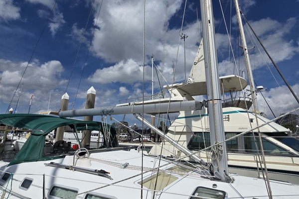 Ho onalu 42ft Beneteau Yacht For Sale