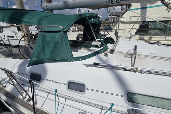 Ho onalu 42ft Beneteau Yacht For Sale