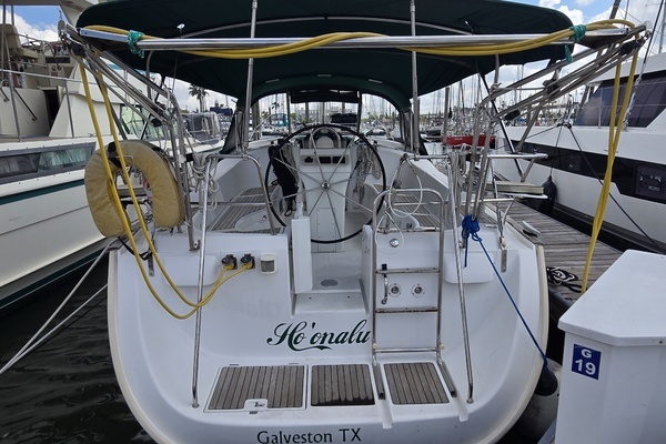 Photo of the 2004 Beneteau 423 "Ho'onalu"