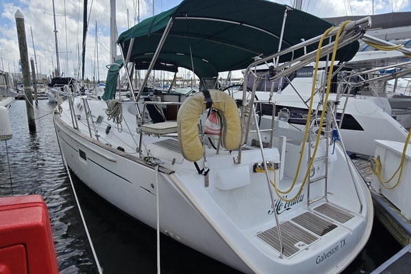 Photo of the 2004 Beneteau 423 "Ho'onalu"